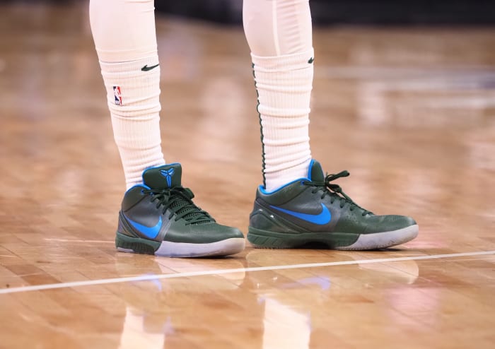 Milwaukee Bucks guard George Hill wears the Nike Kobe 4 Protro sneakers against the Sacramento Kings on March 16, 2022.